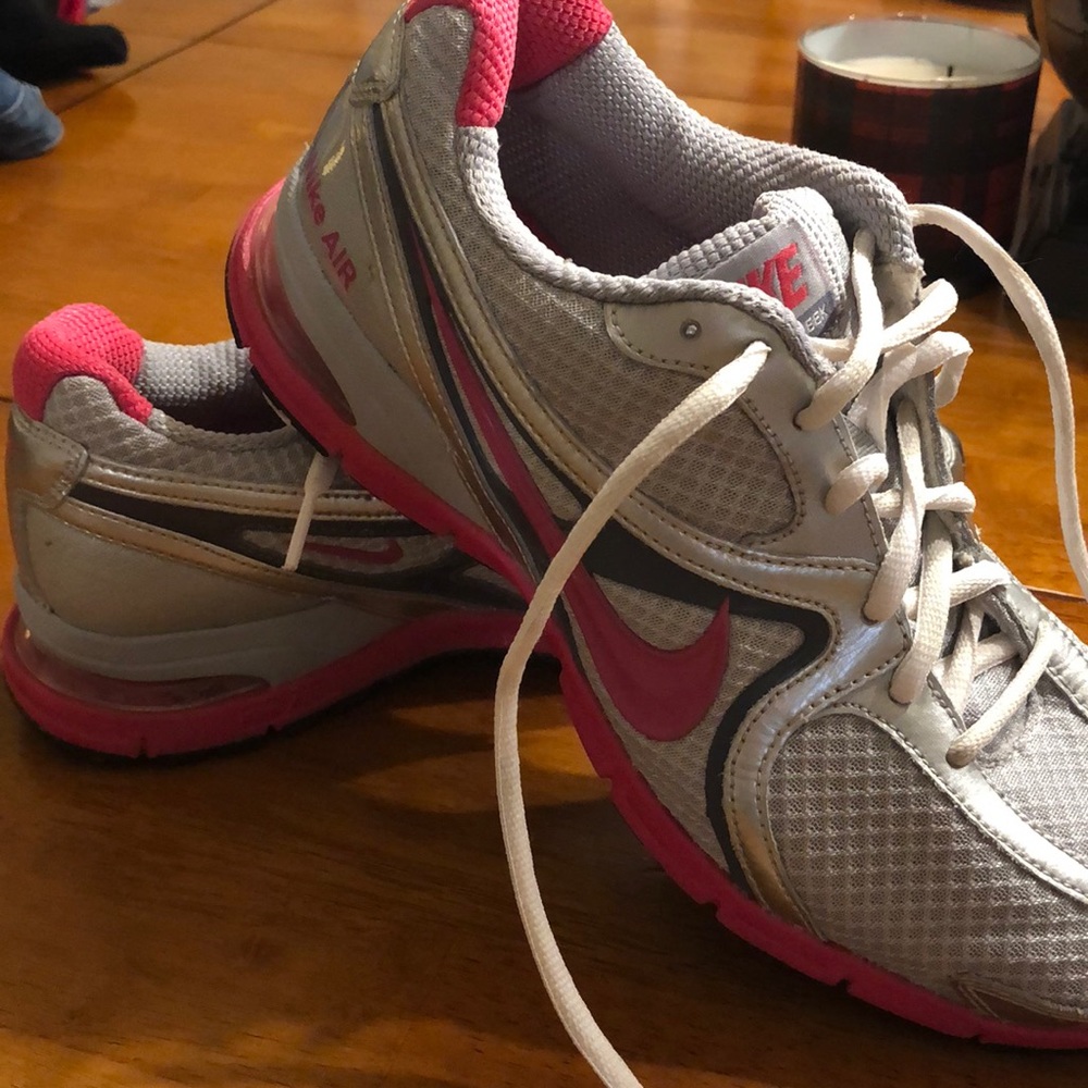 Nike Air Visi Sleek Tennis Shoes